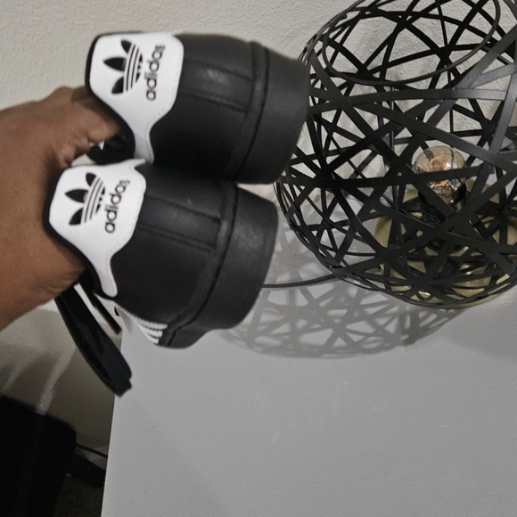 Adidas Black Shell Toe Sneakers 4Y - Picture 3 of 5